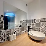 La Tropezienne, Charme Et Confort Au Coeur Du Gard Appartement