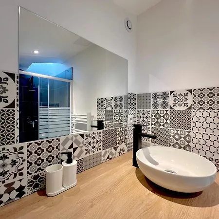 La Tropezienne, Charme Et Confort Au Coeur Du Gard Apartmán