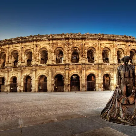 La Tropezienne, Charme Et Confort Au Coeur Du Gard *